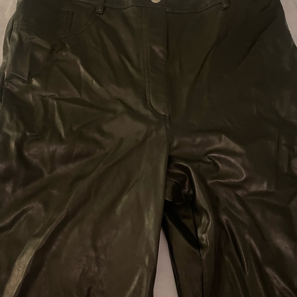 Selling NEW Aritzia’s Charm Vegan Leather Pant - Picture 5 of 5